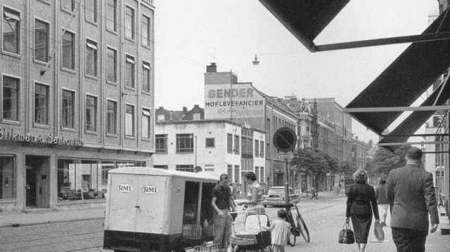 Witte de Withstraat - gebouwe Trouw en De Rotterdammer ca 1958
